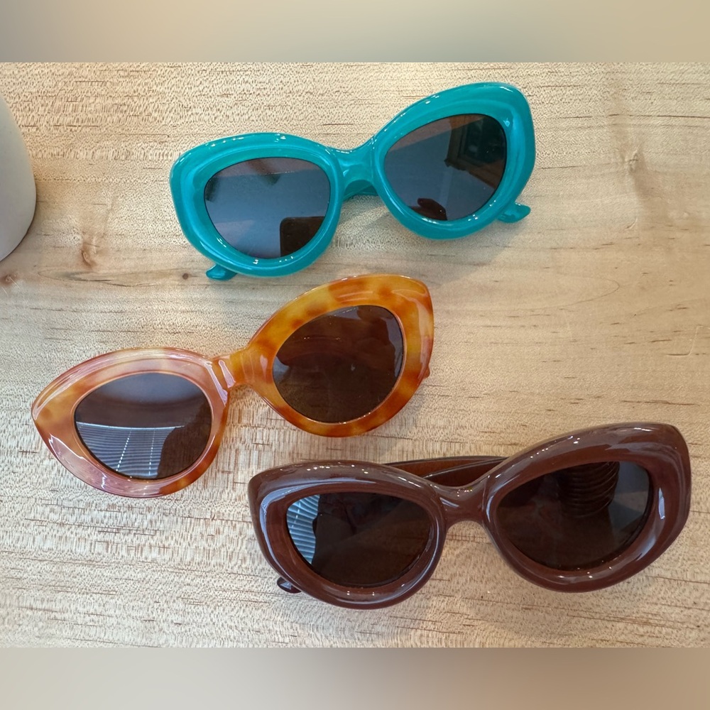 NWOT Women’s Sunglasses Set